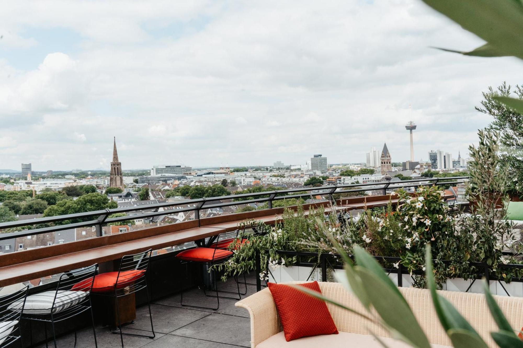 Wasserturm Hotel Cologne, Curio Collection By Hilton Exterior photo