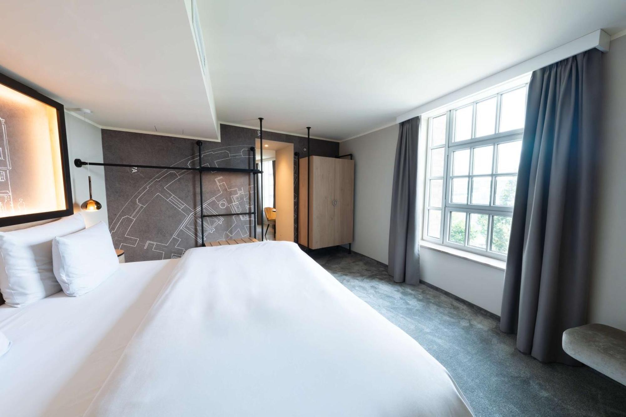 Wasserturm Hotel Cologne, Curio Collection By Hilton Exterior photo