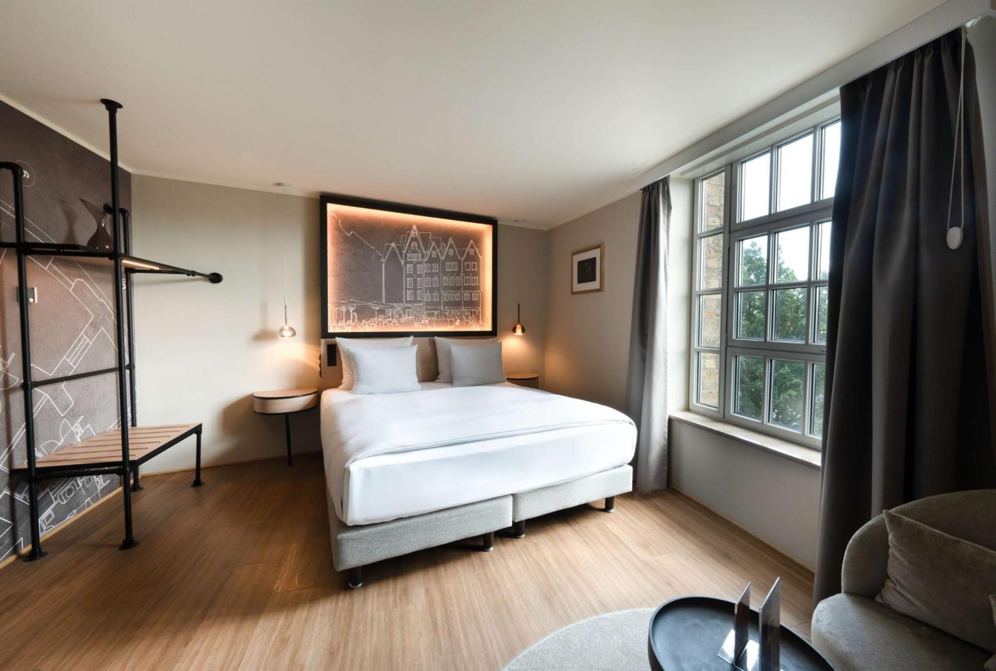 Wasserturm Hotel Cologne, Curio Collection By Hilton Exterior photo