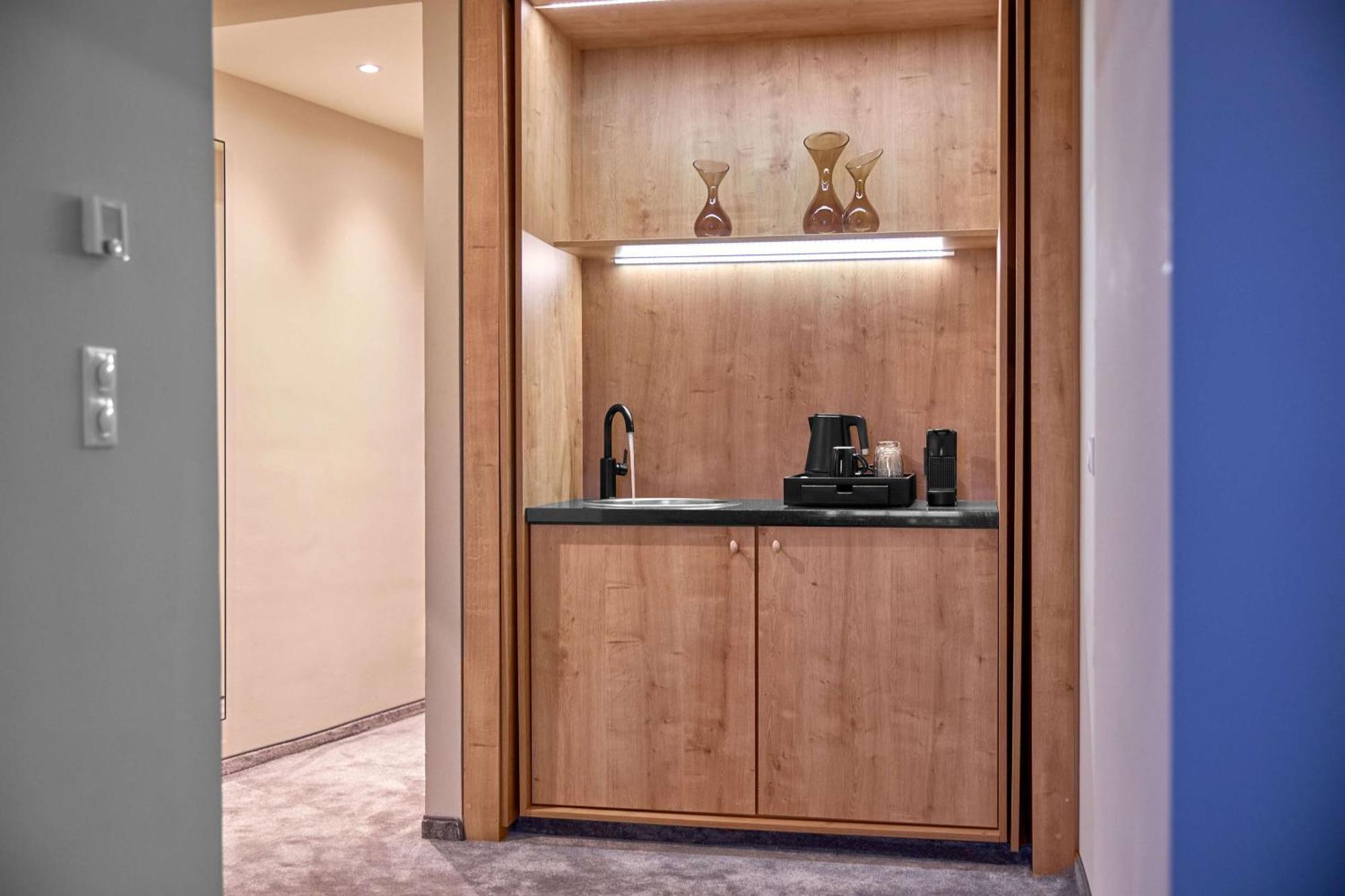 Wasserturm Hotel Cologne, Curio Collection By Hilton Exterior photo