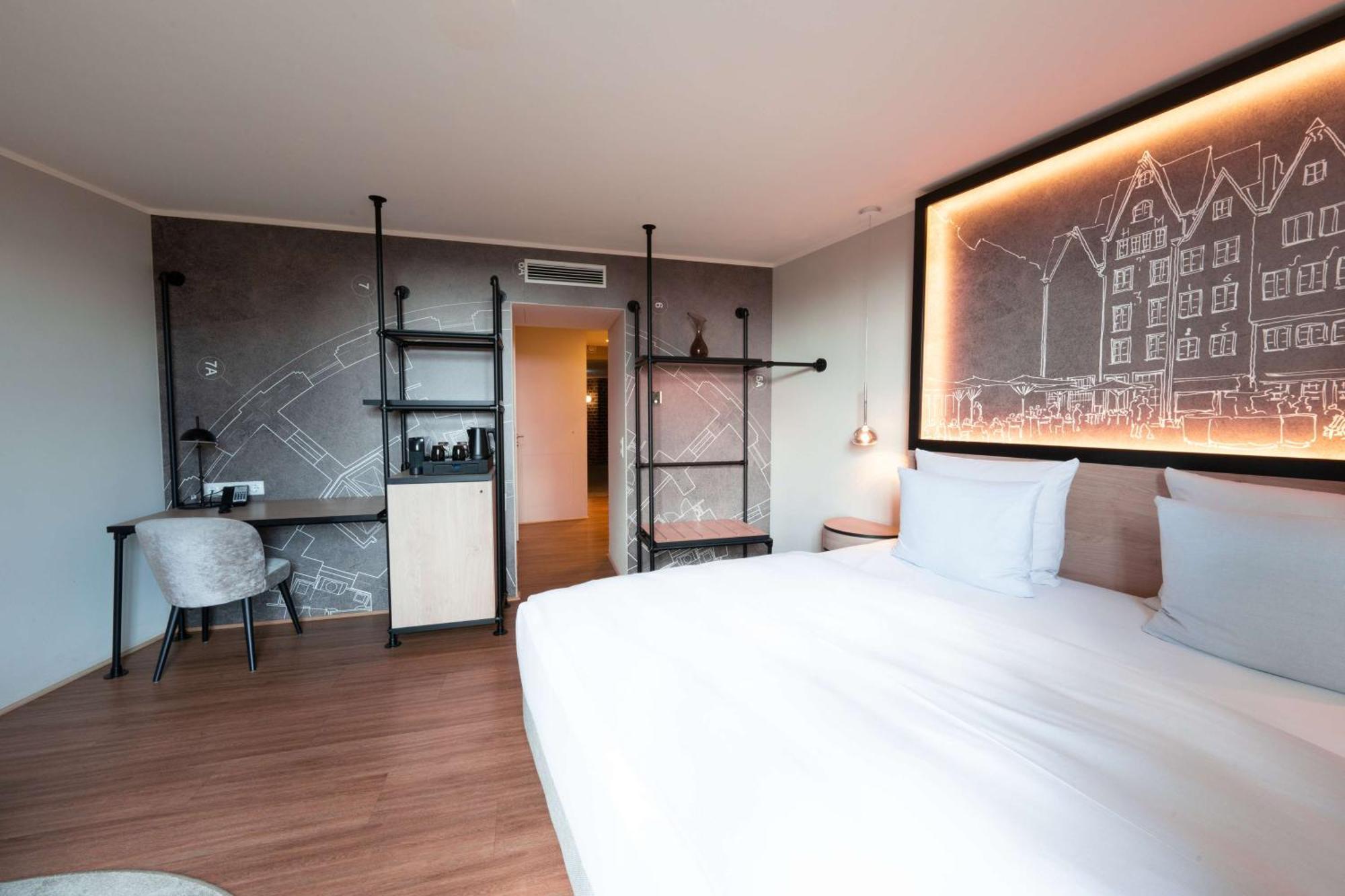 Wasserturm Hotel Cologne, Curio Collection By Hilton Exterior photo