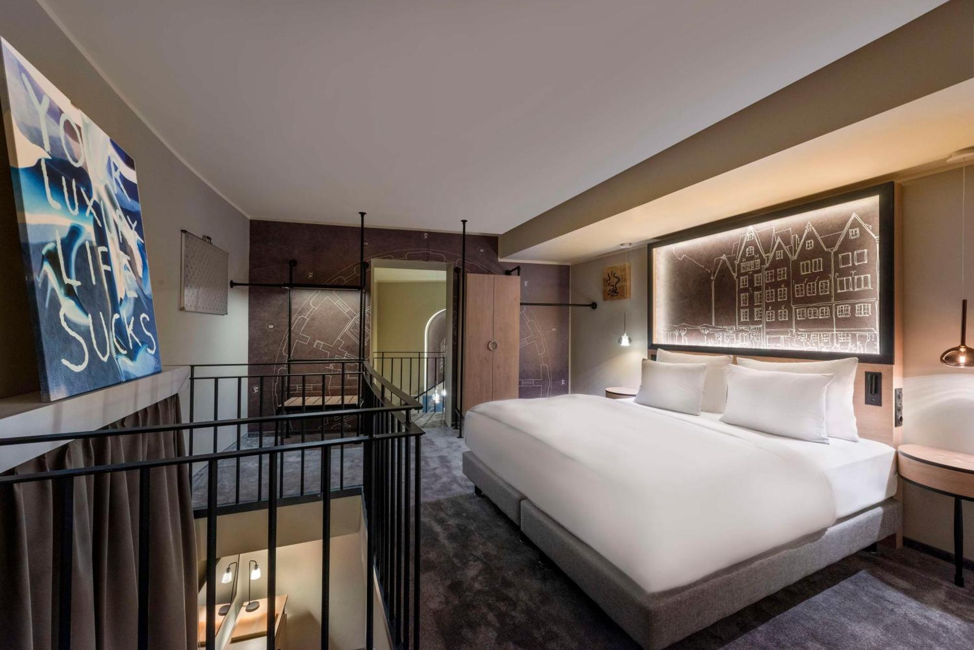 Wasserturm Hotel Cologne, Curio Collection By Hilton Exterior photo