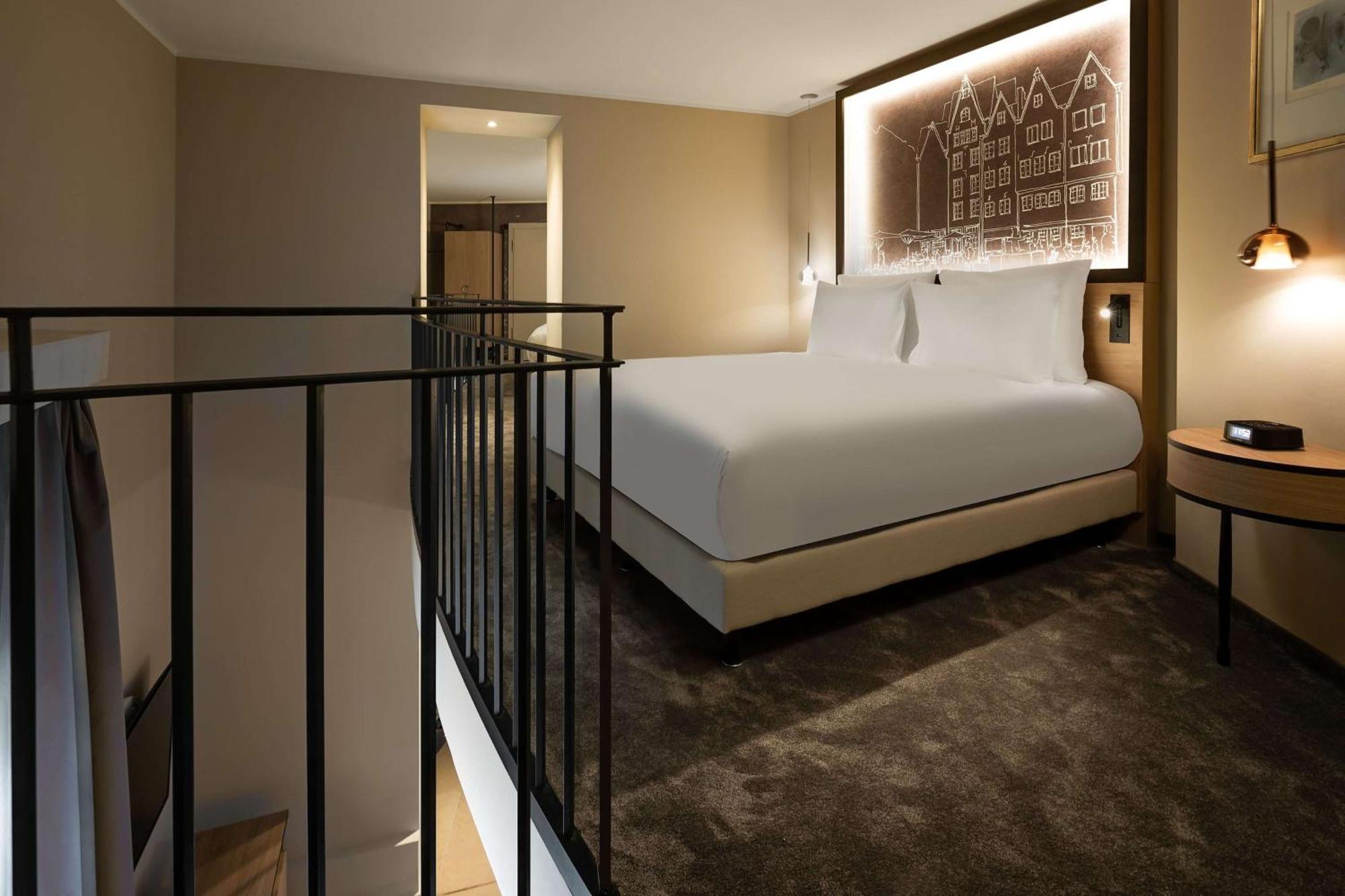 Wasserturm Hotel Cologne, Curio Collection By Hilton Exterior photo