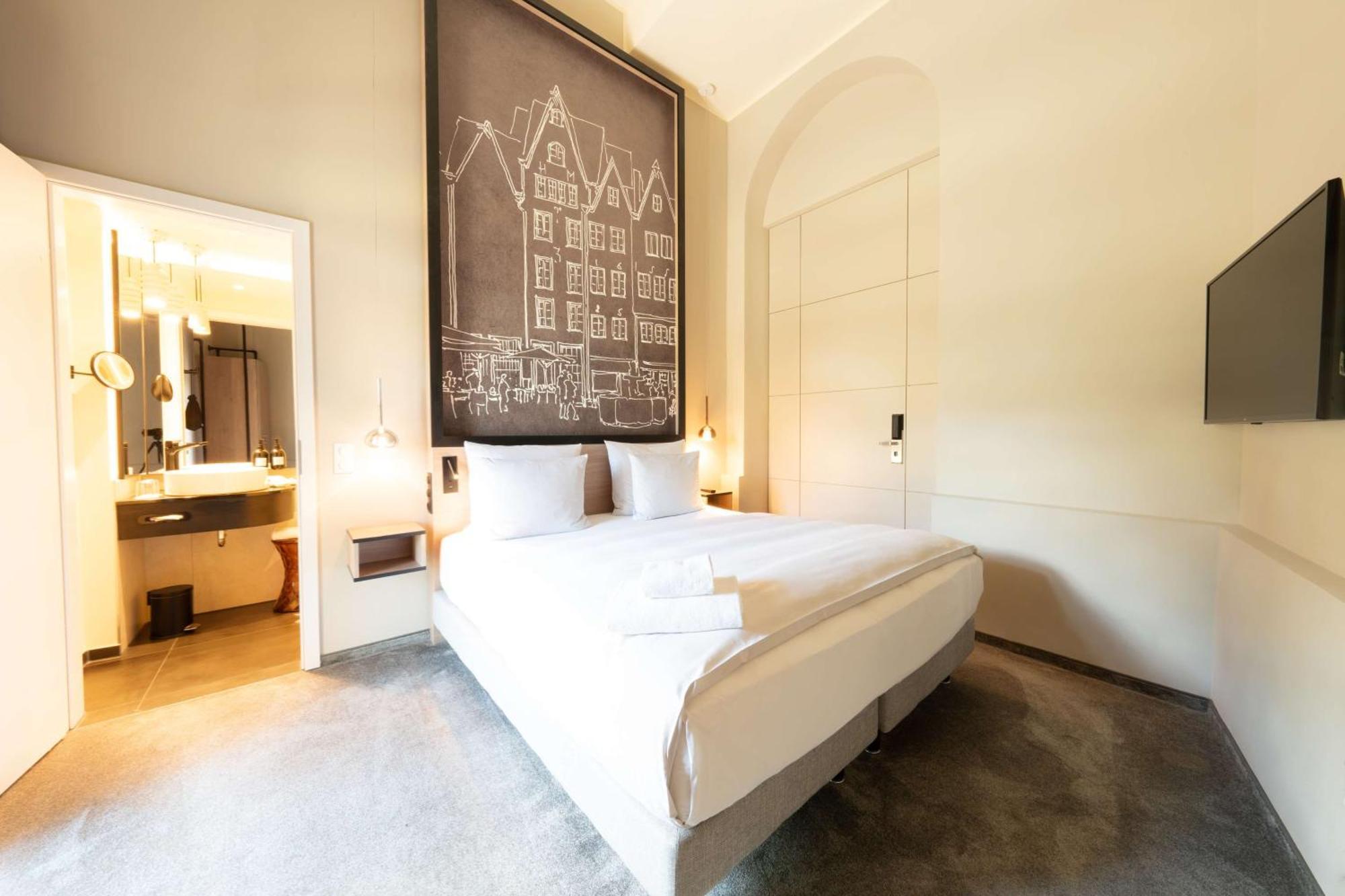 Wasserturm Hotel Cologne, Curio Collection By Hilton Exterior photo