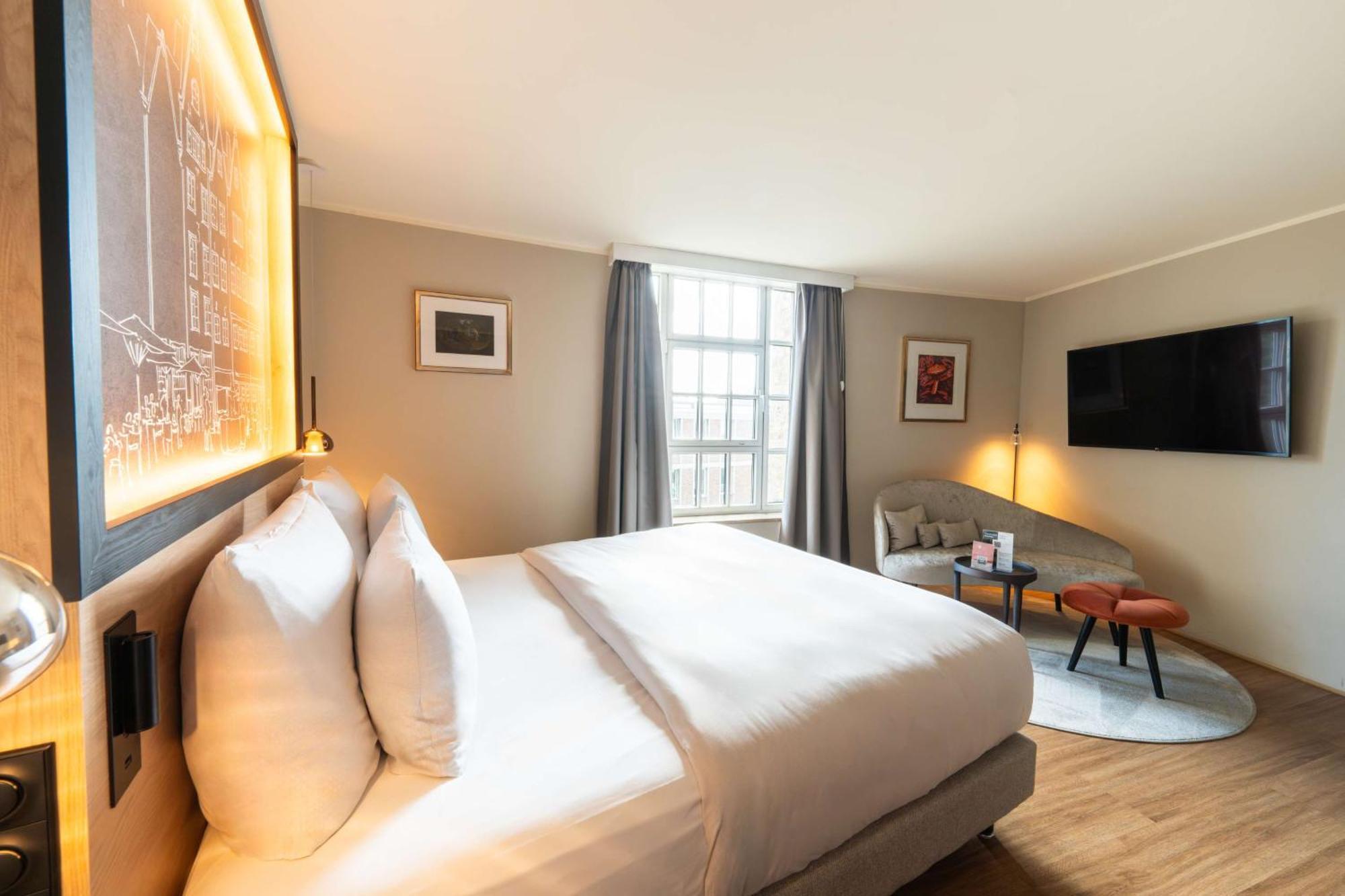 Wasserturm Hotel Cologne, Curio Collection By Hilton Exterior photo