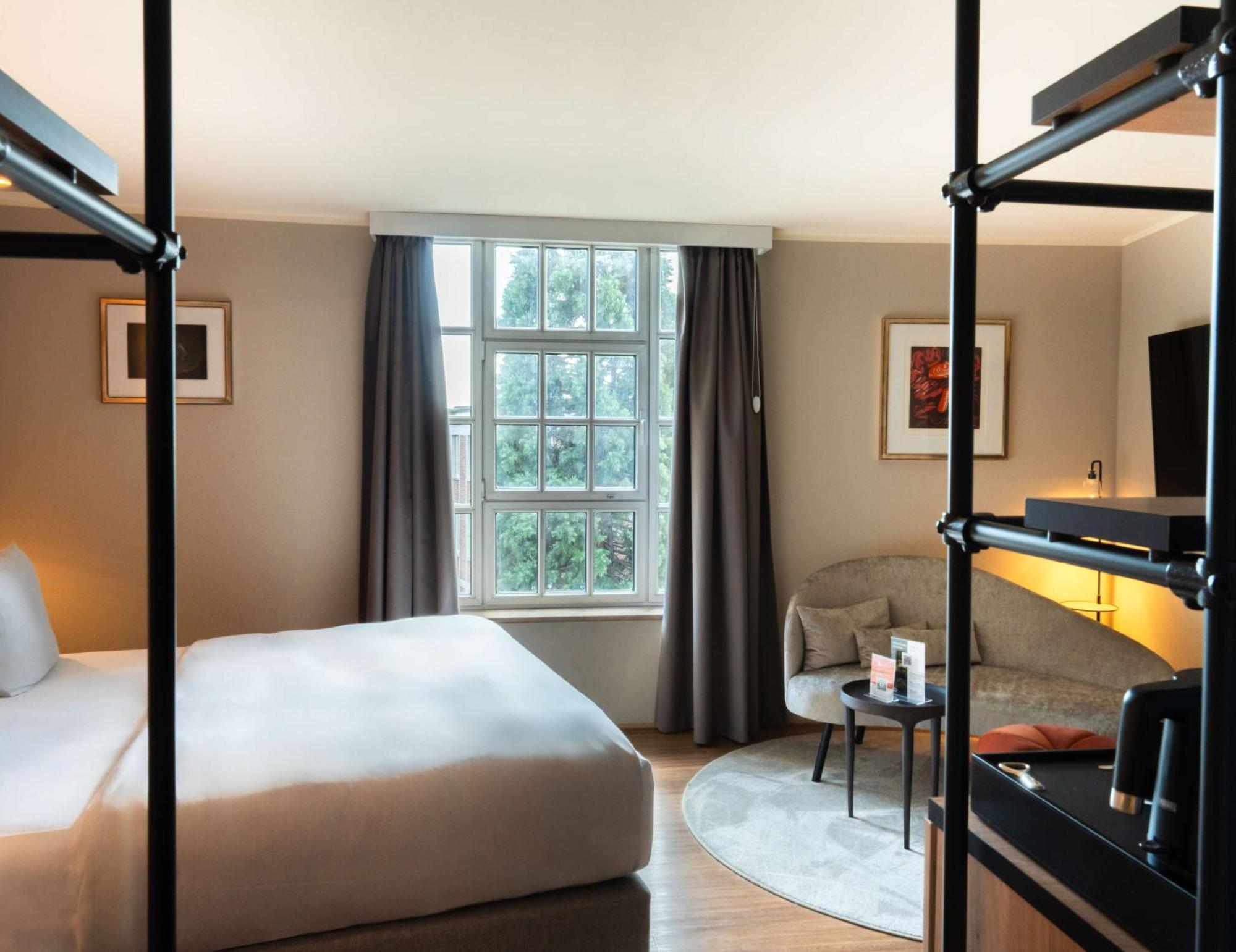Wasserturm Hotel Cologne, Curio Collection By Hilton Exterior photo