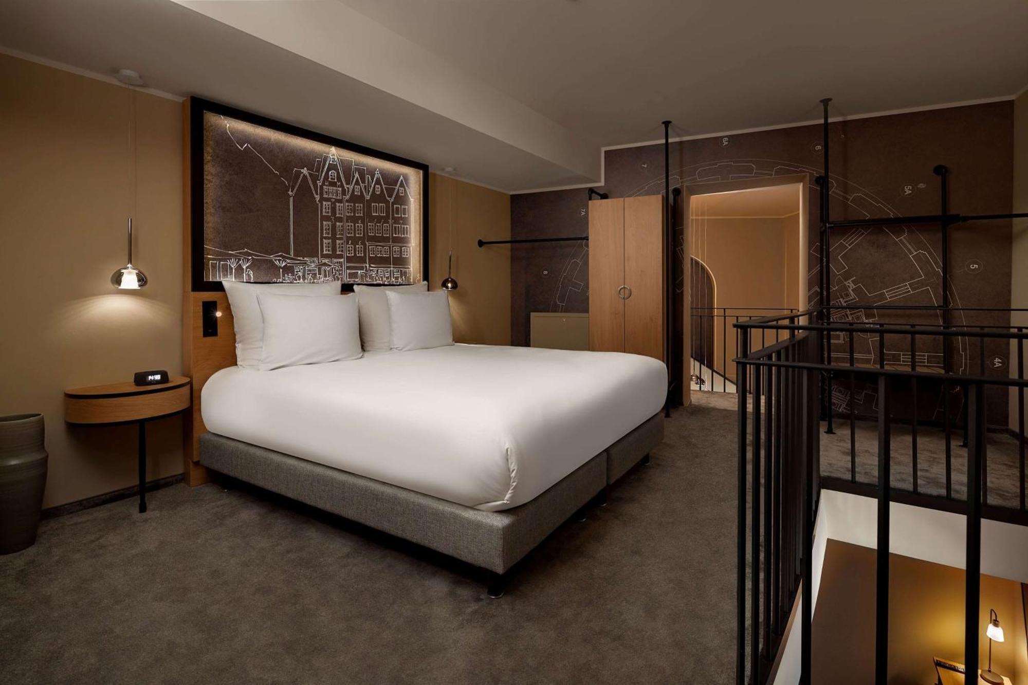 Wasserturm Hotel Cologne, Curio Collection By Hilton Exterior photo