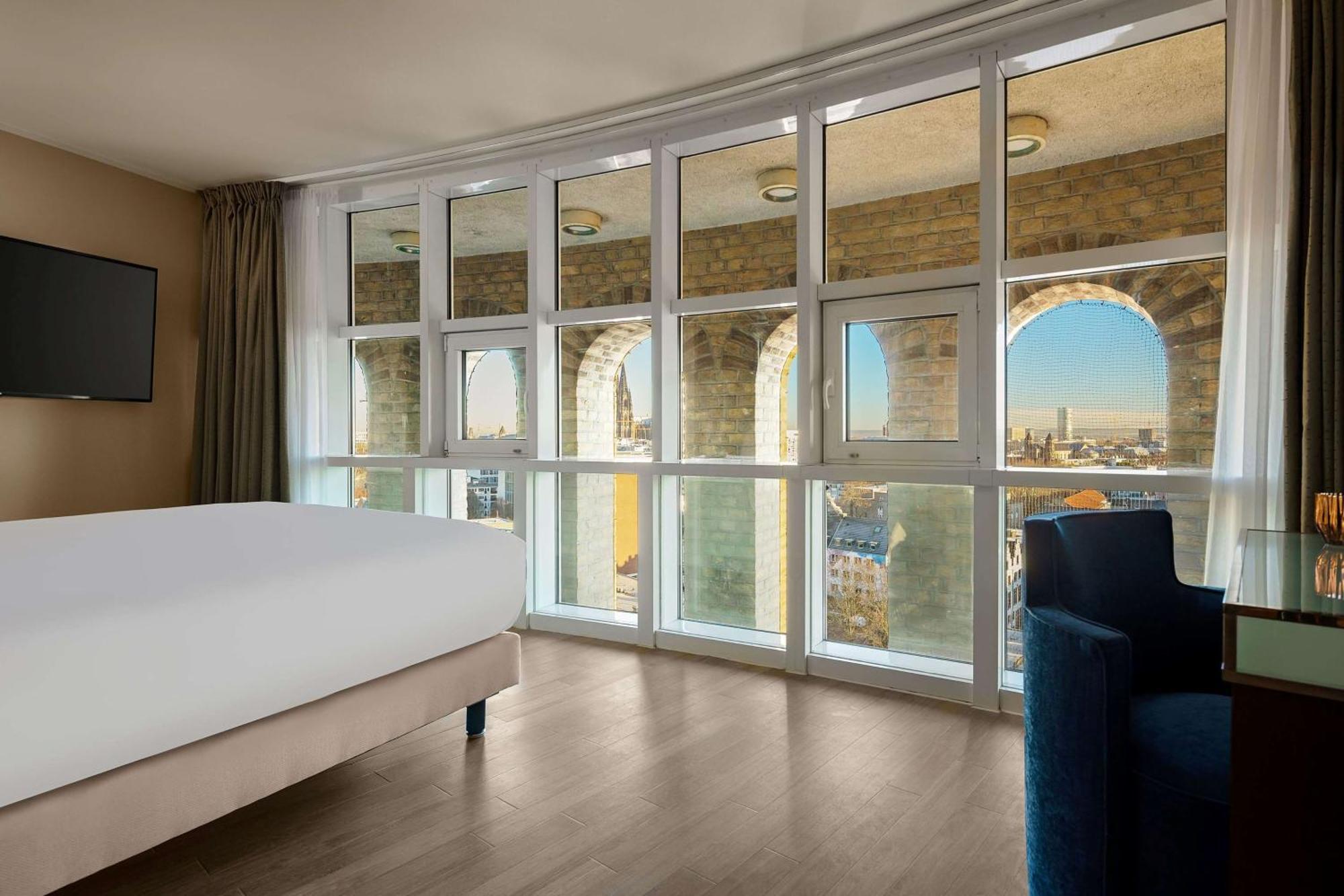 Wasserturm Hotel Cologne, Curio Collection By Hilton Exterior photo