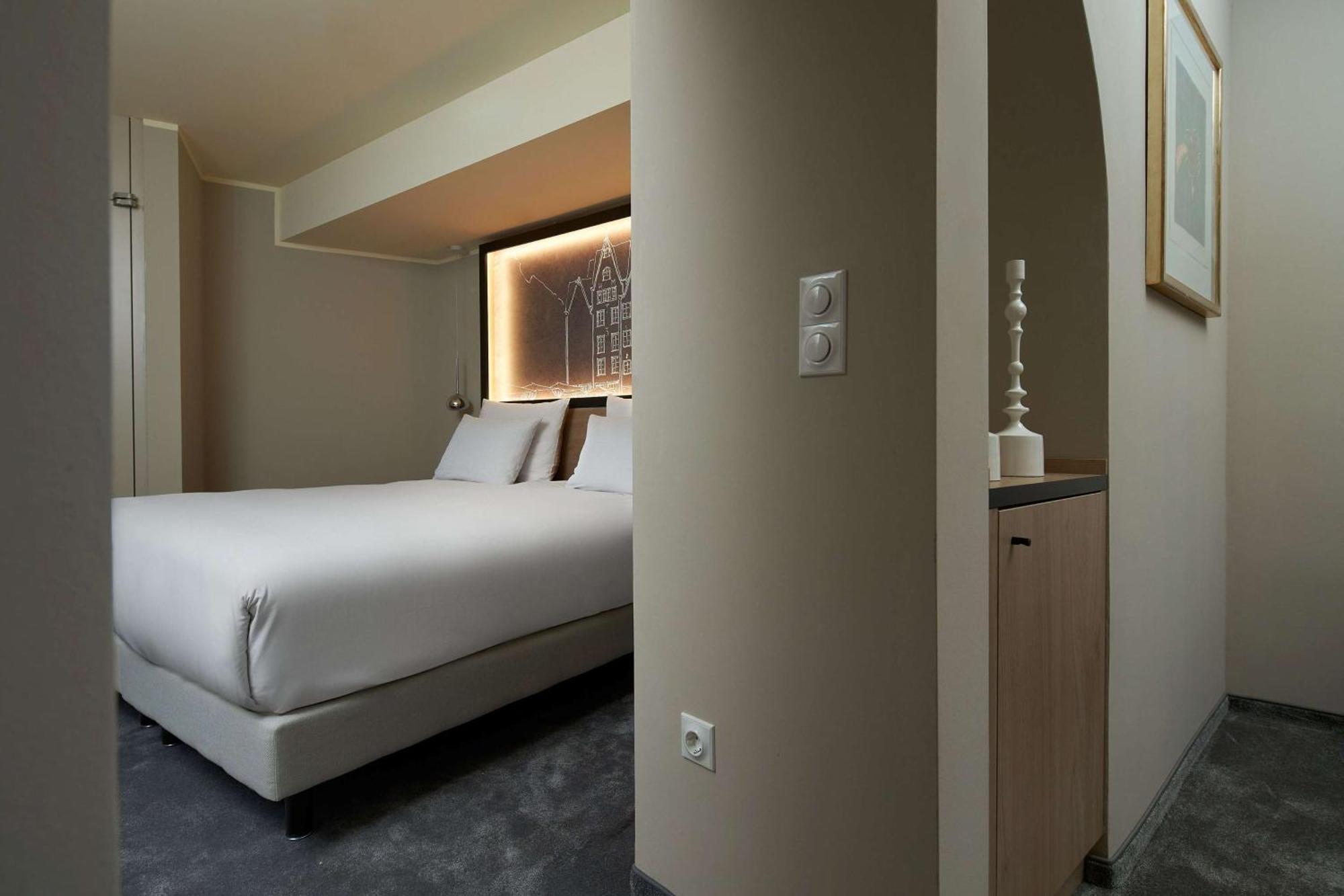 Wasserturm Hotel Cologne, Curio Collection By Hilton Exterior photo