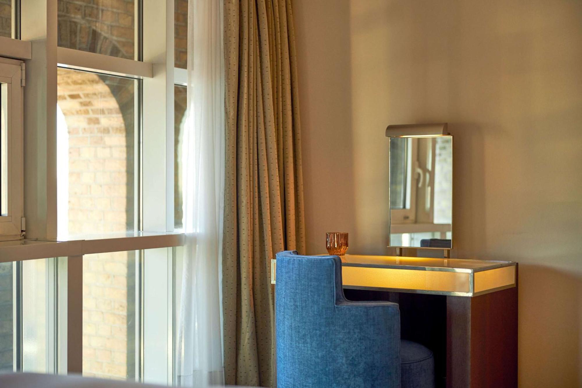 Wasserturm Hotel Cologne, Curio Collection By Hilton Exterior photo
