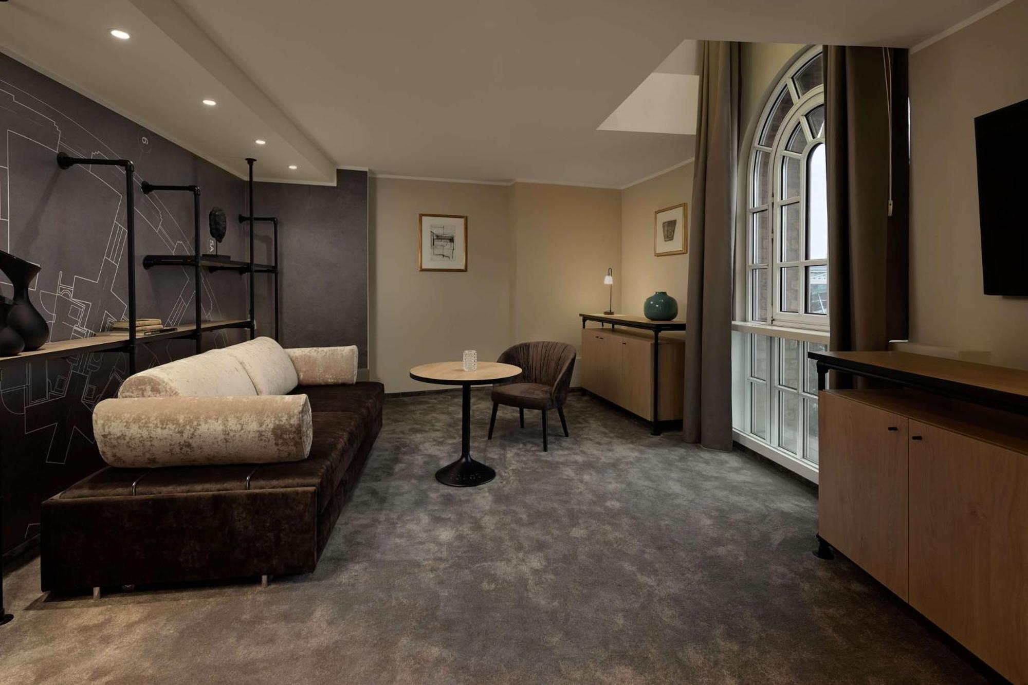 Wasserturm Hotel Cologne, Curio Collection By Hilton Exterior photo