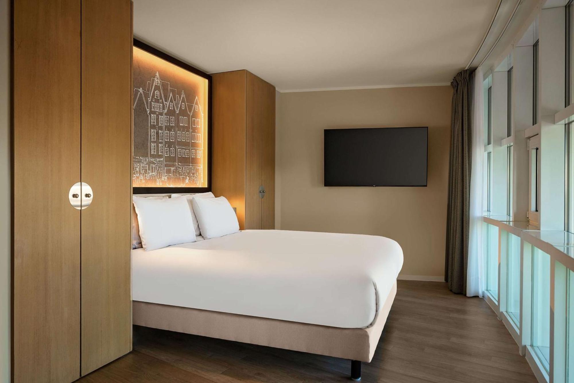 Wasserturm Hotel Cologne, Curio Collection By Hilton Exterior photo