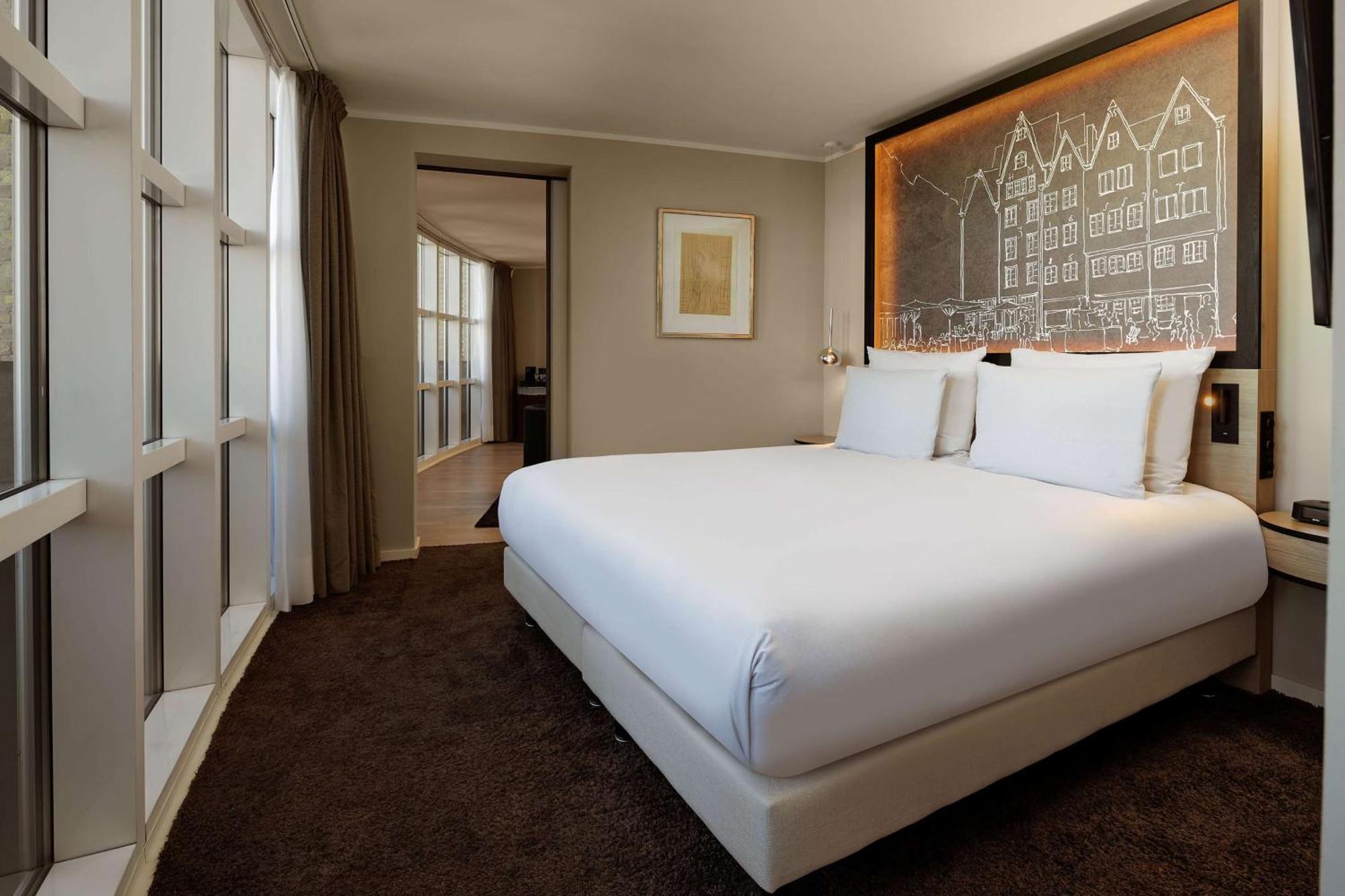 Wasserturm Hotel Cologne, Curio Collection By Hilton Exterior photo