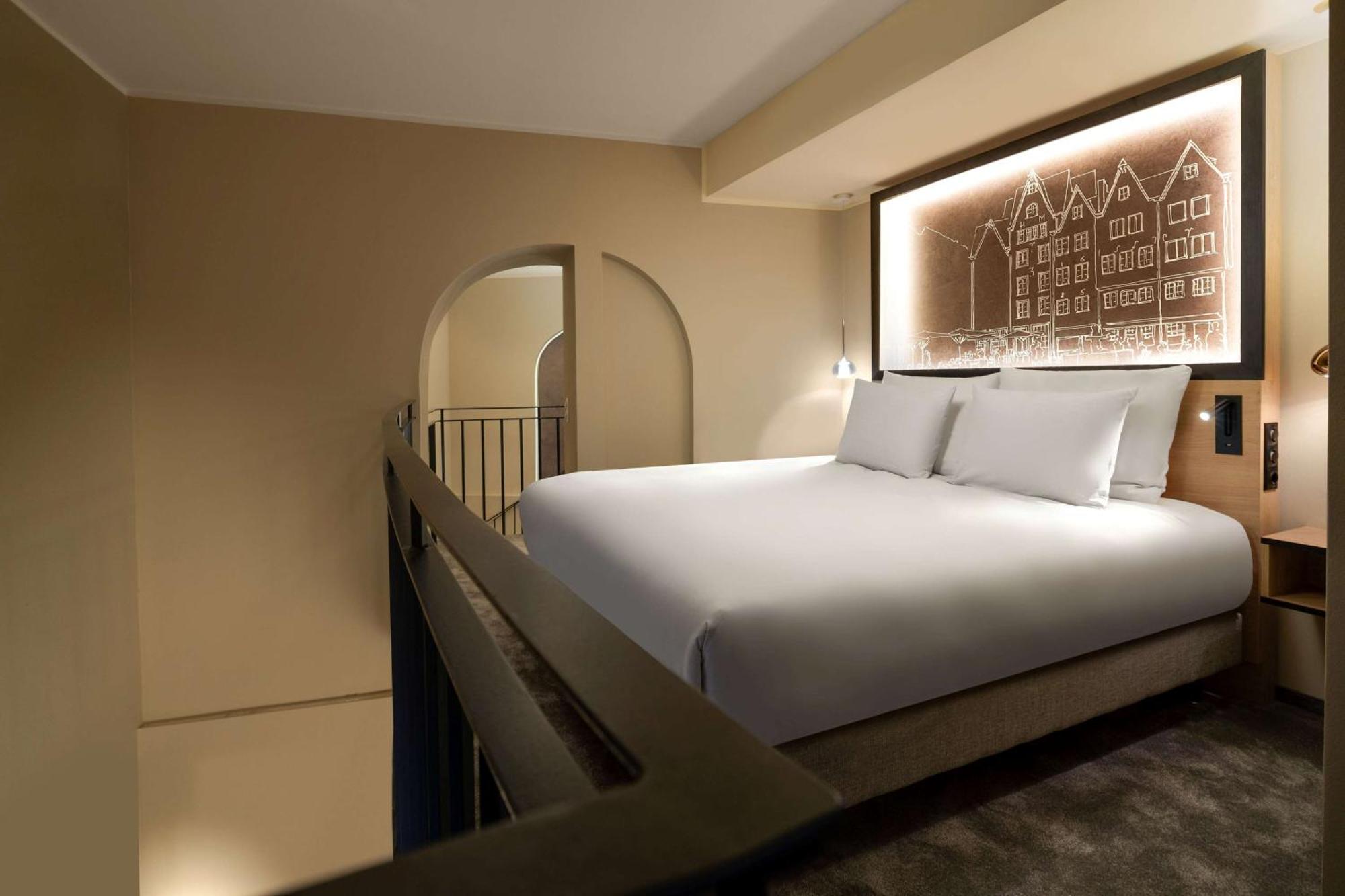 Wasserturm Hotel Cologne, Curio Collection By Hilton Exterior photo