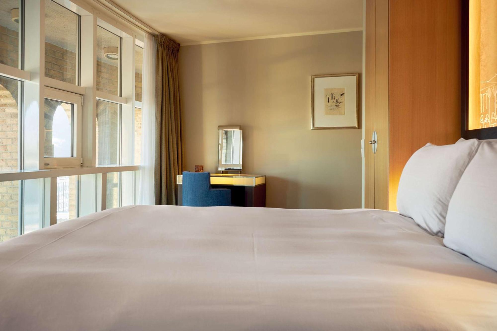 Wasserturm Hotel Cologne, Curio Collection By Hilton Exterior photo